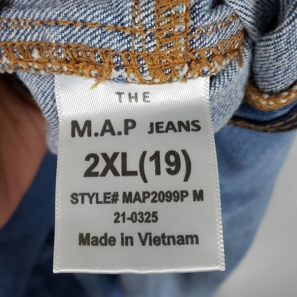 M.A.P. High Rise Distressed Flare Leg Med Wash Jeans Sz 2XL(19) - Picture 6 of 7